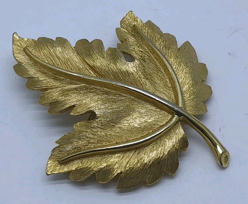 Vtg 1960s trifari brushed gold - vtg,
