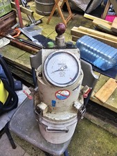 Air entrainment meter for freshly mixed concrete, with manually operated pump.