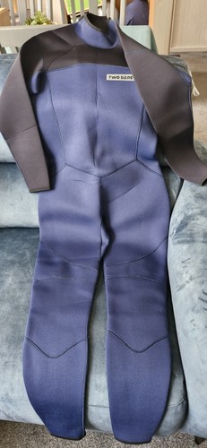 Two bare feet - two, wetsuit