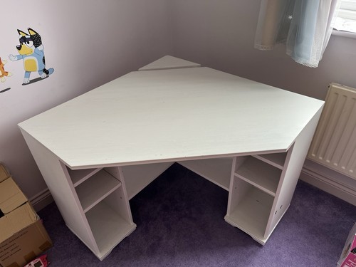 Small white corner - small,