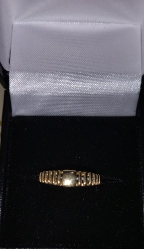 9ct gold ring hallmarked - 9ct, ring,