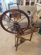 VINTAGE SPINNING WHEEL COMPACT SAXONY STYLE  plus accessories