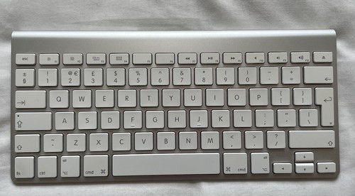 Apple wireless keyboard - keyboard,
