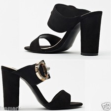 COMFORT BUCKLE FRONT STUDDED