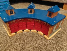 Thomas the Tank Engine Railway Wooden Roundhouse Shed 18"x6"  Wood Plastic