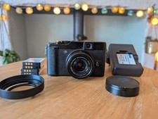 Fujifilm X10 Compact Digital Camera 12MP Black. Fully Working Condition