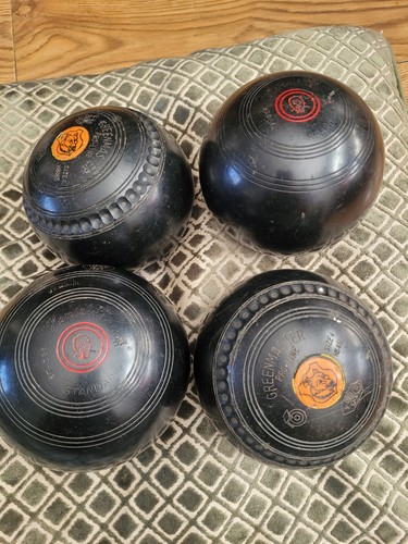 Lawn bowls henselite - -,