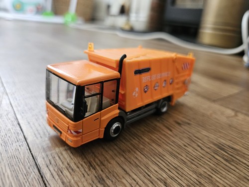 City cleaner refuse service - city,