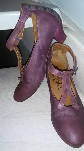 Women think heels - think!,