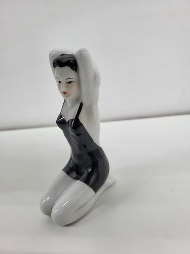 Figurine bathing beauty sexy - beauty,