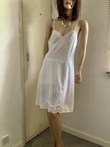 Vtg kayser white - white, silky