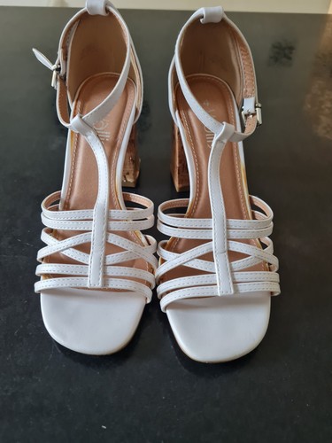 New tag wallis heeled - no,