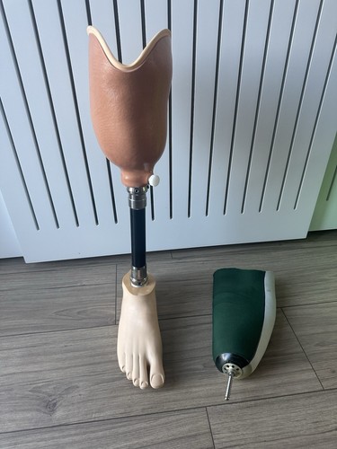Right leg prosthetic - right,