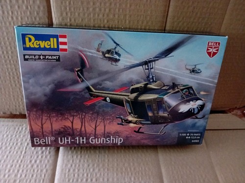 Bell helicopter gunship - uh-1h,