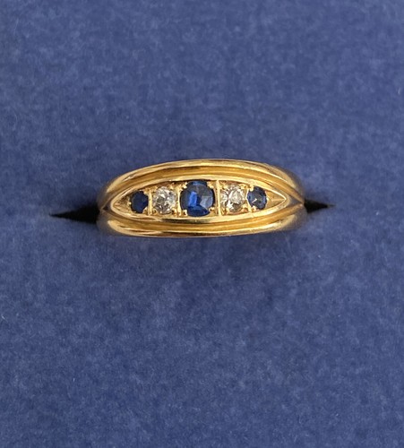 Stunning 18ct yellow gold - 18ct,