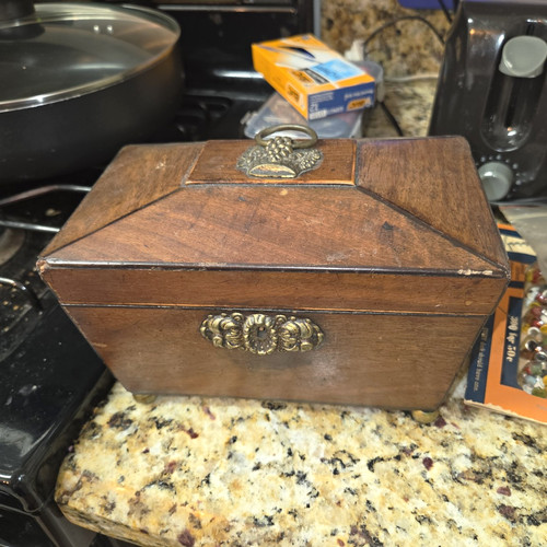 Antique mahogany tea caddy - caddy, w/