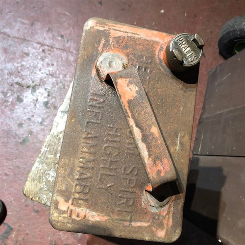 Vintage pratt petrol can - pratt’s,
