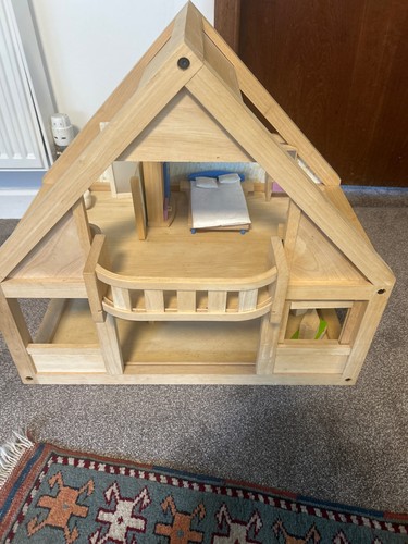 Play dolls house with - play,