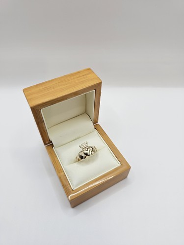 9ct gold claddagh ring - 9ct,