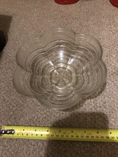 Vintage 6 petal shaped trifle/desert serving  glass bowl 8” unmarked condition 