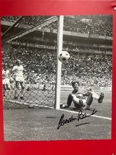 GORDON BANKS SIGNED ENGLAND
