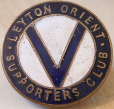 LEYTON ORIENT FC Rare vintage SUPPORTERS CLUB badge Button hole In gilt 26mm Dia