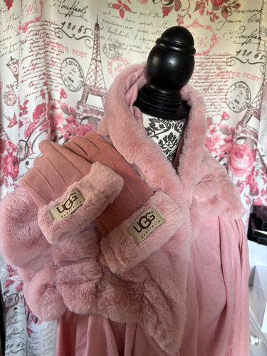 Nwot women ugg pink - nwot, women's