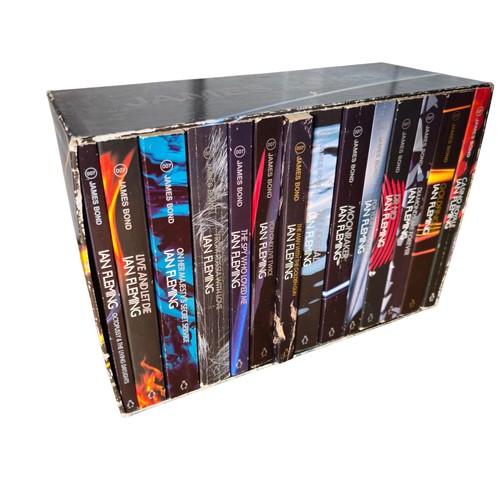 Ian fleming james bond book - fleming,
