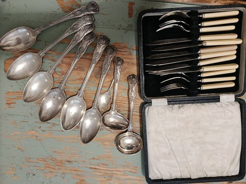 Silver plated cutlery - silver,