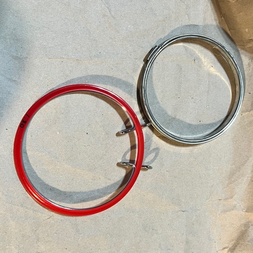 Vintage 5in embroidery hoops - vintage,
