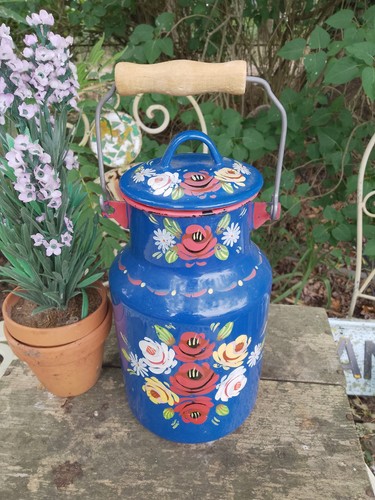 Vintage lidded enamel - lidded,