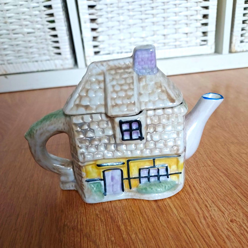 Ceramic house pattern - house, teapot