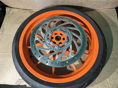 2023 ktm duke - 125, front