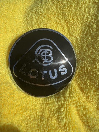 Lotus enamel badge black - black,