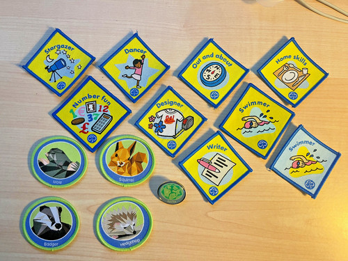 Old brownie badges - old, (obsolete)