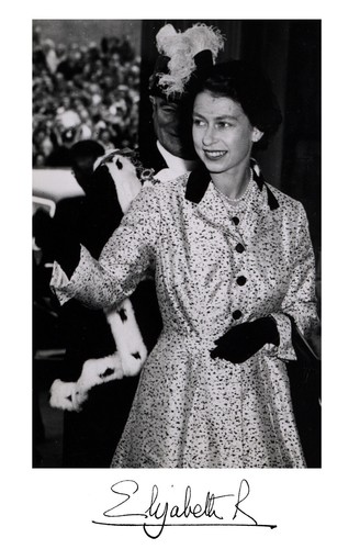 Queen elizabeth autograph - queen,