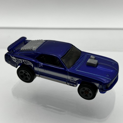 Hot wheels ford mustang mach - hot,
