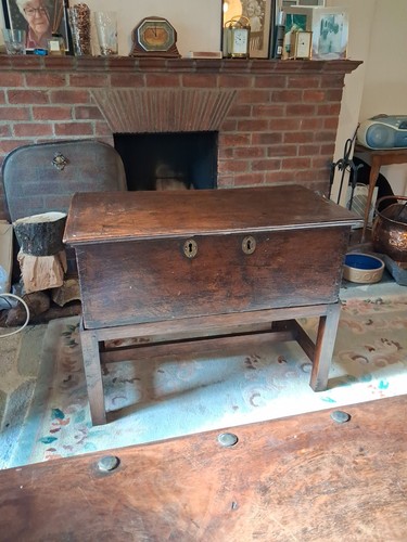 Antique oak chest later - oak, on