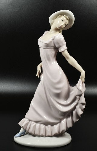 Lovely large lladro nao - lovely,