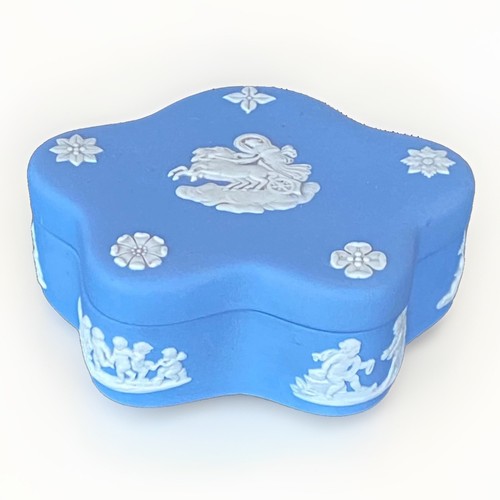 Wedgwood blue jasper pentafoil - jasper,