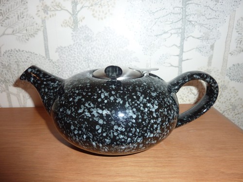Lovely london pottery pebble - lovely,