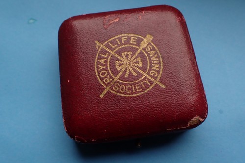 Royal life saving medallion - royal,