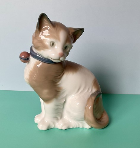 Lladro nao 492 all decked - ‘all,