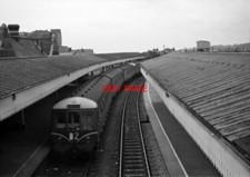 PHOTO  2 X 3 CAR SUBURBAN DMU