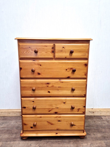 Pine chest drawers - of,