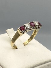 Stunning 18ct GOLD .3 Carat Of