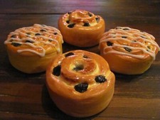 FAKE ARTIFICIAL STICKY BUNS  PATISSERIE PASTRIES CAKE SHOP DISPLAY,TV PROP