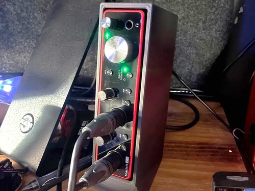 Vertical stand for focusrite - stand,