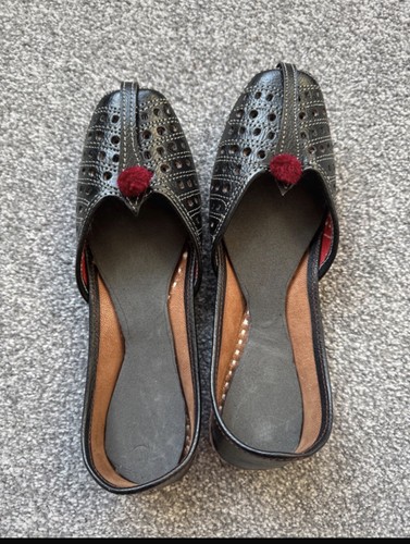 Black handmade punjabi jutti - black,