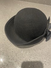 VINTAGE 1950’s BLACK FELT UPTURNED BRIM HAT